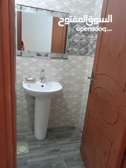  13 شقة سكنية للبيع في سحاب طابق ثاني مدخلين للشقة  قرب الجامع ابو بكر الصديق الحي الغربي