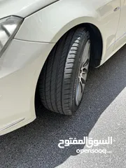  11 للبيع مرسيدس E250 كشف بحالة ممتازة لون ابيض لؤلؤي فحص كامل