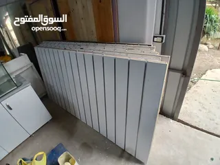  9 ديكور محل مستعمل للبيع بحاله جيده للبيع  متوفر أيضا ً الواح ديكور مفرزه مستعمل سعر اللوح 18دينار