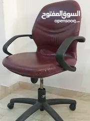  1 كرسي مكتبي عنابي