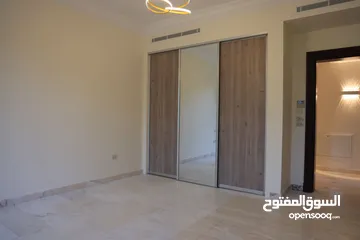  17 فيلا للإيجار