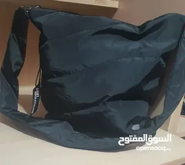  10 حقيبة كتف سوداء ماركة سكتشرز