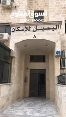  1 شقة في منطقه الجبيهه الشارع الرئسي للبيع