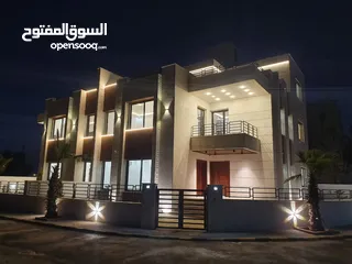  5 فيلا في طريق المطار قرب جامعة الشرق الاوسط  ببركة سباحه خاصه