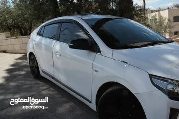  7 هيونداي أيونيك هايبرد 2018 – IONIQ HYBRID Black Edition