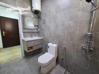  7 عيشي براحة وأمان في الخوض: غرفة فردية لِموظفة عمانية بسعر مناسب