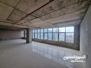  1 طابق تجاري للبيع الطيرة سنتر مقابل نيلسون مانديلا الشارع الرئيسي