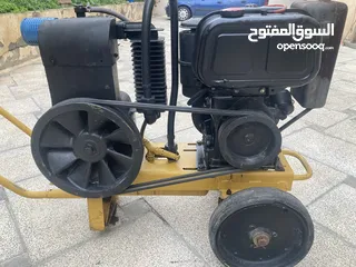  4 كمبريسر هواء ايطالي تعمل عالديزل
