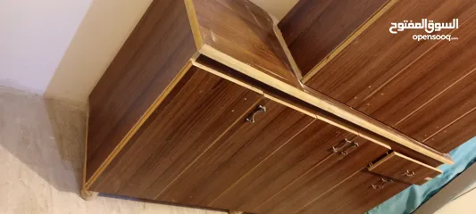  3 خزانه مطبخ تعليق اربع درف والثانية ارضيه ست درف يمكن بيع واحده
