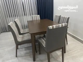  1 طاولة سفرة بتصميم فاخر مع 6 كراسي – لون بني دافئ