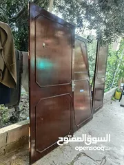  4 يوجد ثلاثه ابواب اثنين باب غرفه واحد باب حمام خشب نظيف جدا  دائر البيبان خشب سويد الداخليه خشب لتيه