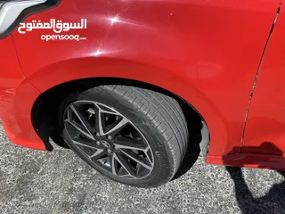  5 تويوتا يارس هايبرد مميزة Black Edition 2021 للبيع بسعر مغري