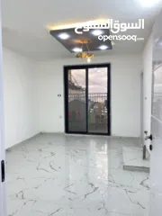  8 روف للبيع مقابل الأكاديميه مباشره