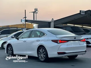  4 لكزس ES300h موديل 2019