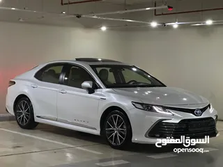  3 Toyota Camry 2023 Gle  بحالة الوكالة