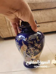  12 فاز انتيك قديمه لون ازرق رسمة طاووسين مذهبين يوجد كسر خفيف غير مؤثر على الشكل العام(نوادر)