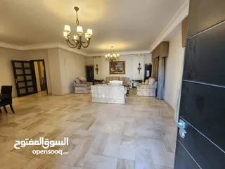 10 فيلا متلاصقة فارغة في عبدون للبيع أو للإيجار  ref : 14341