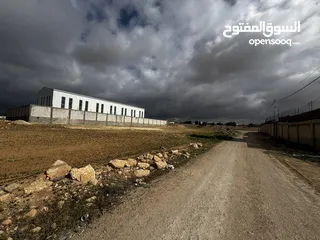  5 أرض للأيجار أو الاستثمار تصلح لبناء هنجر و مستودعات او كراج شاحنات خلف مقبرة المسيحية قرب الترخيص