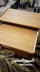  3 طاولة كمبيوتر أو تلفزيون / خشب أصلي بحالة جيدة