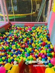  2 منتفخات وترامبولين ومتاهة اطفال وبرك اسفنج وطابات صالة ألعاب مغلقه بمساحة 250 متر مربع مشروع قائم