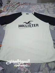  1 تيشيرت خامه هوليستر لونه بيج في اسود و شيك جدا مقاس XL