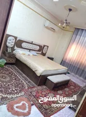  17 شقه للبيع .