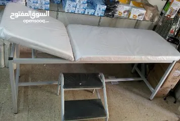  1 سرير فحص وعلاج