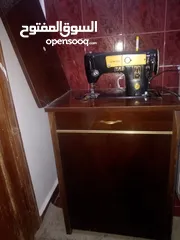  4 ماكينة خياطة فخمة بحالة ممتازة نوع سنجر