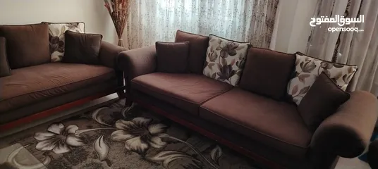  2 طقم كنب  للبيع بحالة جيدة