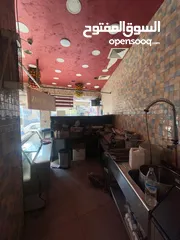  6 محلات للإيجار