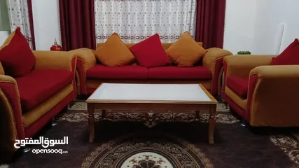  3 طقم.  كنب.   للبيع