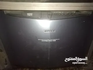  3 شاشه حجم كبير شغاله