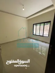  3 شقة طابق ارضي  في عبدون مساحة الشقة 104 متر مربع
