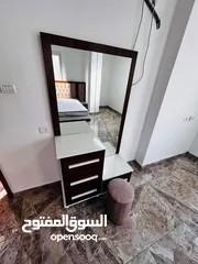  1 اعلان عن بيع غرفة نوم  شبه مستعمله  جميله لا يوجد بهاا اي خدش او اي ضرر
