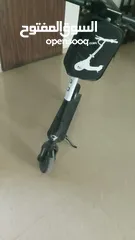  3 سكوتر كهرباء من شركه BIRD مستعمل بحاله جيده جداا وسريع وحالته ممتازه و مع ليز اخضر هديه