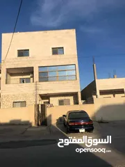  1 بيت طابقين وروف وطابق واجه حجر