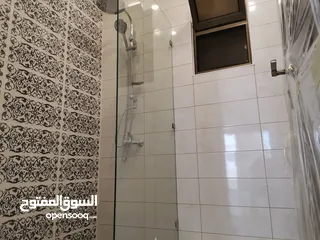  14 شقة طابق ارضي مع ترس على مستوى الشارع في ابو نصير  