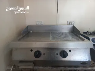  3 اغراض مطعم توست للبيع كامله
