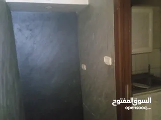  3 محل اللبيع و  للايجار في منطقه وادي صقره مساحه المحل 25 تحت و 25 فوق طابقين وحمام ومطبخ