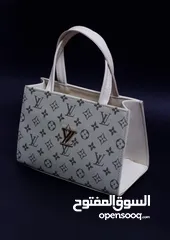  7 ماركت مايكل كورس.LV.شانيل