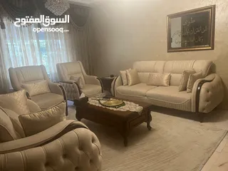  1 طقمين كنب فاخرين لغرفة الجلوس للبيع