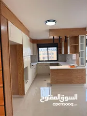  1 روف بمساحة 351م باطلاله بانورامية واسعة وتشطيب سوبر ديلوكس.