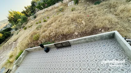  7 ارض + منزل للبيع