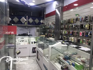  5 محل تجاري للبيع مجهز كامل موقع مميز ملاصق لمعرض شركة زين - شارع باب الواد - الوسط التجاري/ الزرقاء