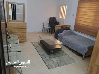  9 شقه مفروشه  طابق ارضي  بالزرقاء جبل طارق   قريبة من الخدمات