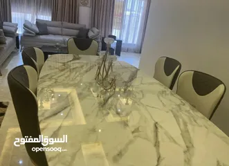  1 طقم للبيع جديد وطاولة سفرة وغرفة نوم - الكرسي