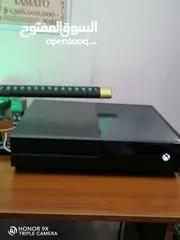  8 Xbox one 1TBاسود مستعمل نظيف ما مفتوح و لا مصلح ويه كارتونه