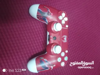  2 موجود ايد بلايستيشن 4 كوبي 1 شغاله ميه ميه على الفحص استخدام يومين لسا جديده  تقريبا نفس الاصليه