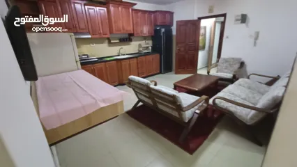  5 شقه مفروشه