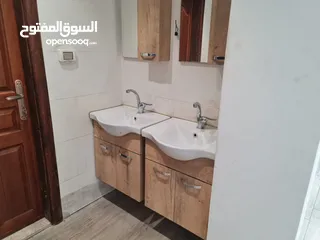  11 محل تجاري للايجار بالقرب من وسط البلد في مدينة الخليل مع واجهة على الشارع الرئيسي